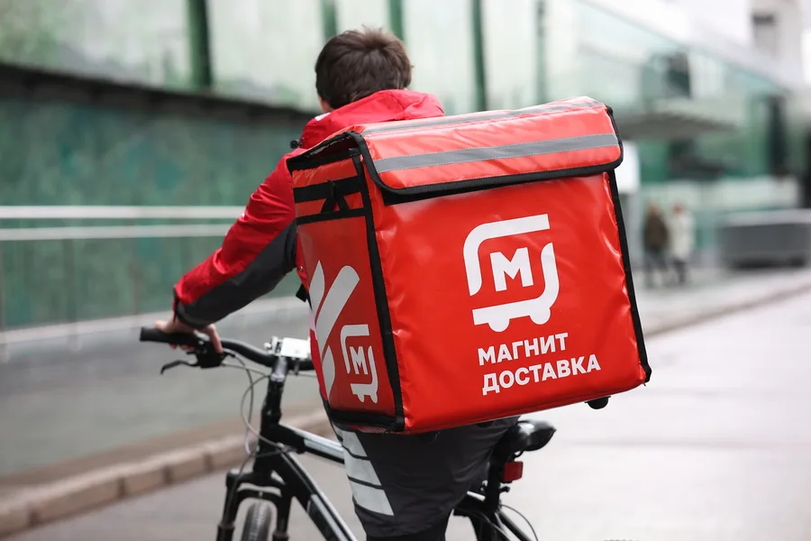 Курьер Магнит Доставки на велосипеде с термокоробом